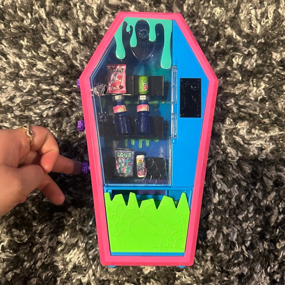 Monster high student lounge playset vending machine